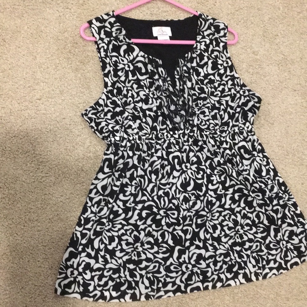 Flattering Sleeveless Maternity Top